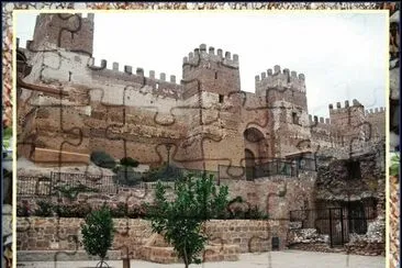 BAÃ‘OS DE LA ENCINA (JAÃ‰N) - CASTILLO BIEN CONSERVADO