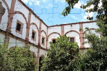 Patio del Museo Pedro Coronel, Ciudad Zacatecas. jigsaw puzzle