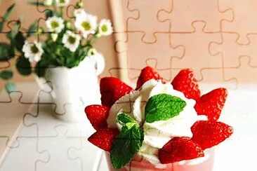 Strawberries pudding