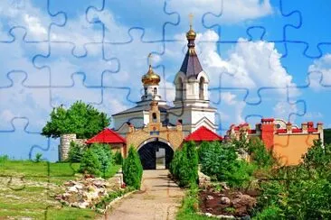 entrÃ©e de monastÃ¨re moldave jigsaw puzzle