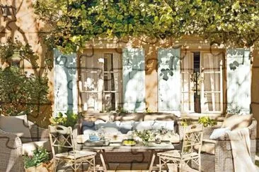 PÃ©rgola cubierta en la Provenza