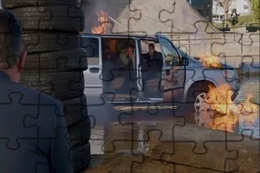 Taxi van on fire! - Fractured jigsaw puzzle