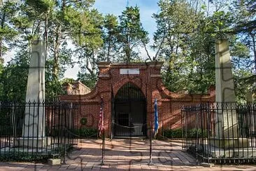 Washington family tomb at Mount Vernon jigsaw puzzle