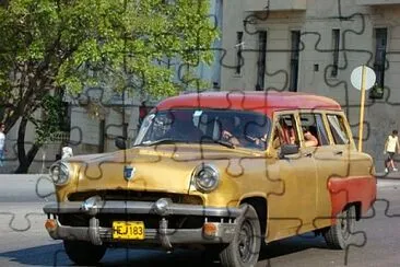 Cuba - Vieille voiture jaune et rouge jigsaw puzzle