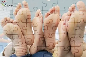 ×›×¤×•×ª ×¨×’×œ×™×™× jigsaw puzzle