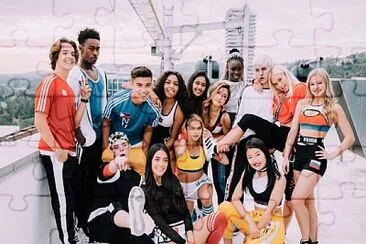 פאזל של now united