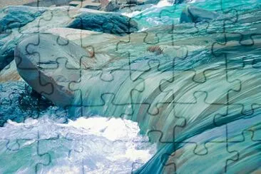 Smooth turquoise water jigsaw puzzle