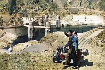 Hoover Dam impresses a young Swiss couple making t jigsaw puzzle