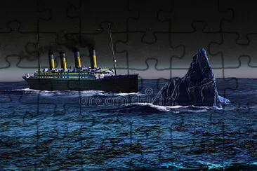 פאזל של The Titanic liner, sailing on the ocean by night,