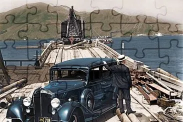 פאזל של 1934 Packard on the trestle to the South Tower