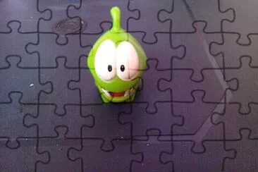 este es un muÃ±eco de la serie omnom jigsaw puzzle