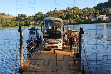 Travessia de balsa no Rio Iguaçu