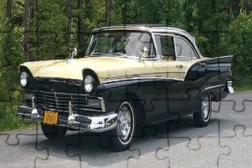 פאזל של 1957 Ford Fairlane 500 Town Sedan in Raven Black o