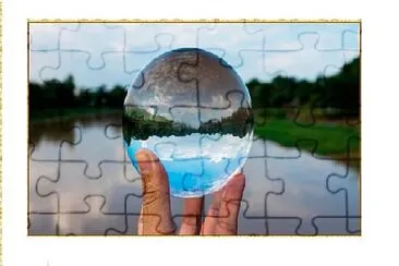 una bola transparente y redonda jigsaw puzzle