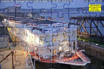 American Duchess sternwheeler in Mississsippi lock