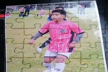 Soy yo en una imagen jugando fútbol