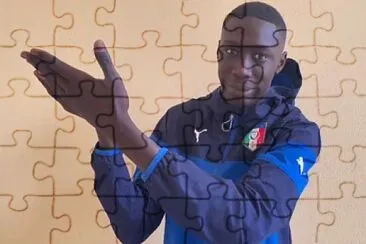 Inizia il puzzle e scopri chi si nasconde!