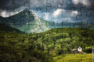 Chapelle Sainte-Croix d 'Alciette et le Pic de Bého jigsaw puzzle