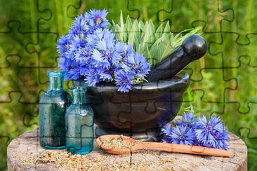 פאזל של Cornflowers with Mortar and Pestle