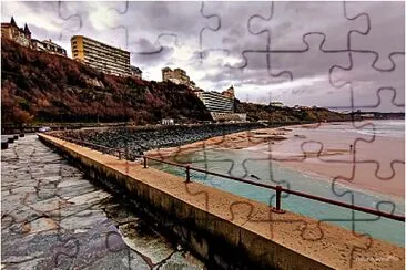 Biarritz La Côte des Basques à marée basse jigsaw puzzle