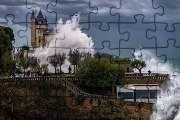 Grosse vague sur la Villa Belsa jigsaw puzzle