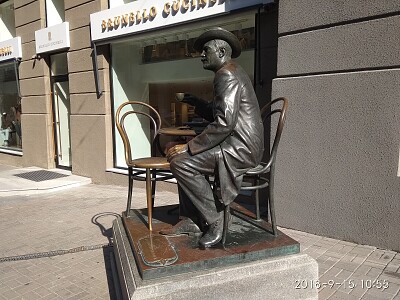 Monument to Vladyslav Horodetsky in Kyiv Passage.