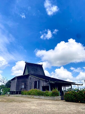 Rumah bubuhan tinggi