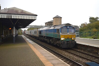 Class 66 Train at Spalding 2