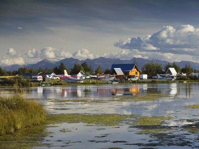 Lake hood air harbor