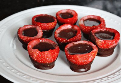 refreshing fruit and chocolate cup