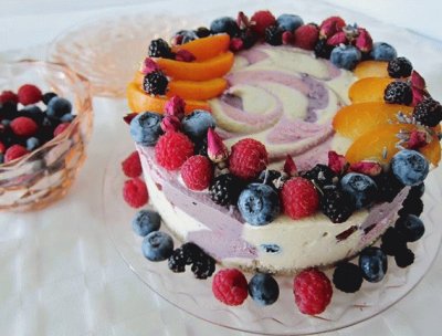 vanilla berry cake