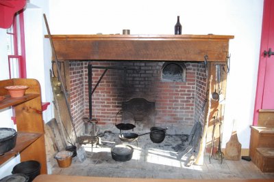 early colonial kitchen