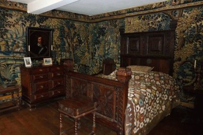 Cromwell 's haunted bedroom, Chavenage Manor