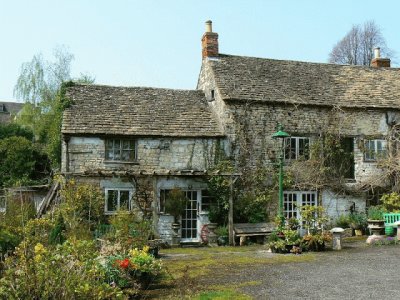 Ancient Ram Inn fireplace