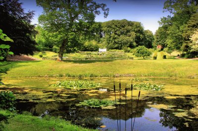 Cotswold Roccocco Garden - Painswick