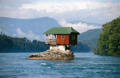 REFUGIO ESTUDIANTIL EN SERBIA