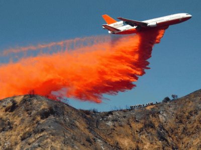 APAGANDO UN INCENDIO FORESTAL EN U.S.A.