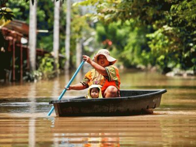 ES UNA CALLE INUNDADA