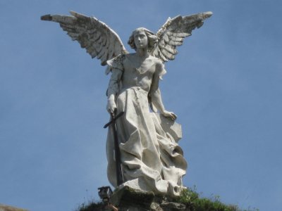 ANGEL EXTERMINADOR-COMILLAS