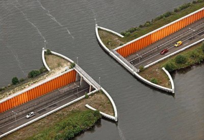 PUENTE ALREVÃ‰S EN HOLANDA