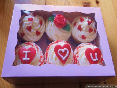 Valentine 's Day Cupcakes in a Purple Box