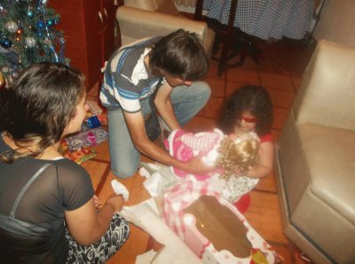 abriendo regalos