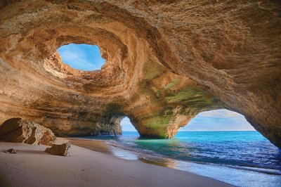 Cuevas en la Playa