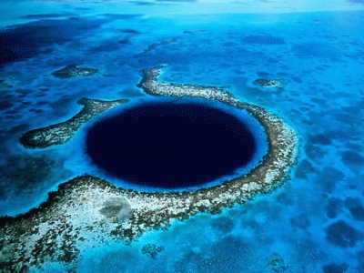 Grand Trou Bleu dans l ' atoll de  Belize