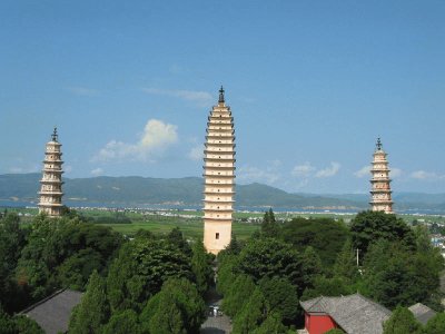 TRES PAGODAS