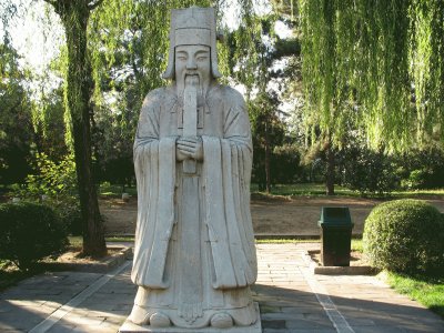 statue dans un parc