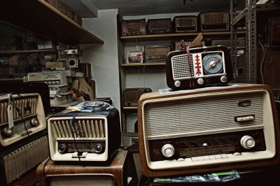 RADIOS VIEJOS, QUE UNA VEZ FUERON NUEVOS