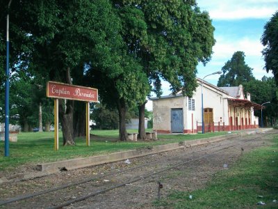 Capitan Bermudez train station