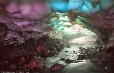 Cueva de hielo. Kamchatka