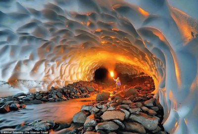 Cueva de hielo en Kamchatka